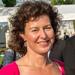 Pernille Crone, Kontorleder, Bogholder & Blæksprutte Pernille Crone, Kontorleder, Bogholder & Blæksprutte